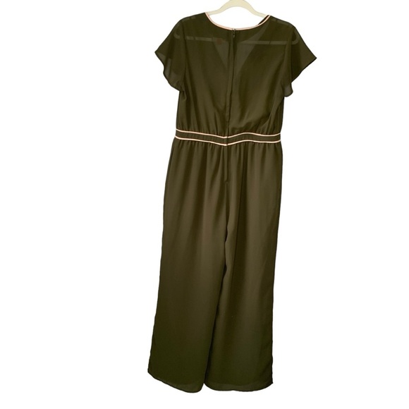 ModCloth army green chiffon jumpsuit with peach trim and flutter sleeves. Size L - Picture 2 of 15